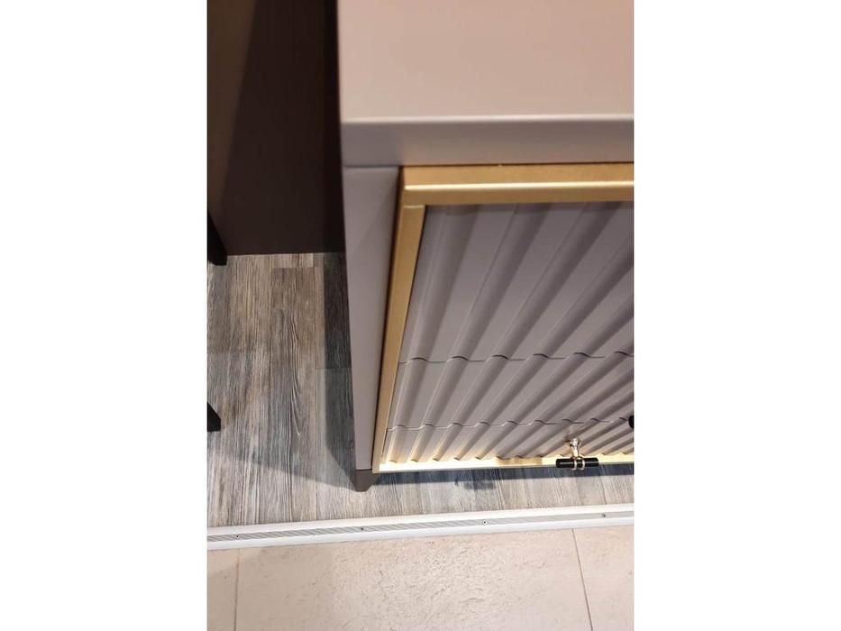 комод RFS Ницца на высоких ножках фасад с фрезеровкой (пудровый, черный, золото)